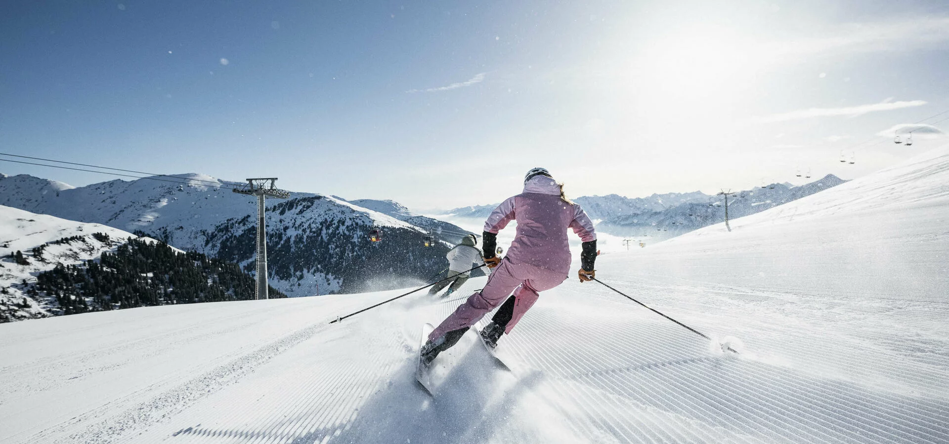 csm_Skifahren-Ausblick-ZillertalArena_c_AndreSchoenherr_878f199e11.jpg